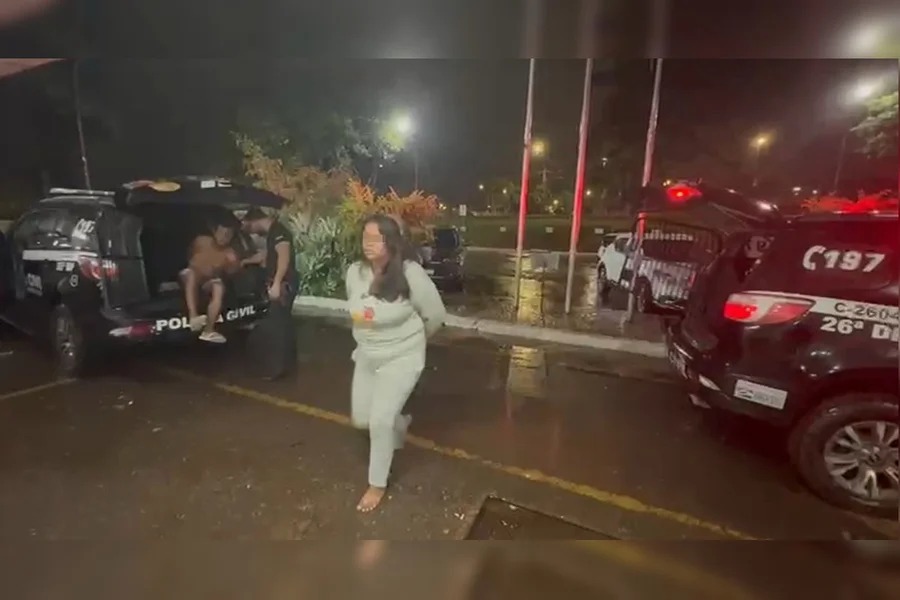 Pais são presos por torturar bebês com mordidas e cigarro nas costas