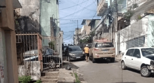 Pernambués: Homem mata mulher e criança fica ferida após ser esfaqueada