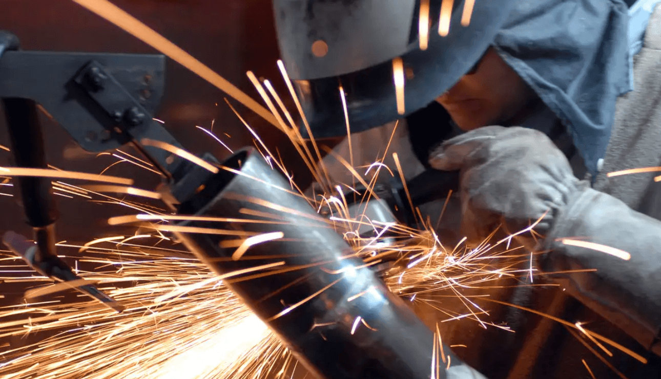 Indústria trava em 2025 e acende alerta na economia