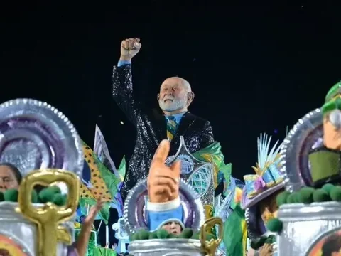 Imagem do post Escola que homenageou Lula é multada no Carnaval do Rio; veja quem mais foi penalizado