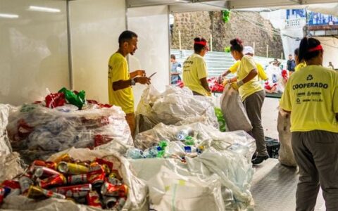 Imagem do post “Vamos bater recorde”, diz Bruno Reis ao disputar Guinness com reciclagem no Carnaval de Salvador