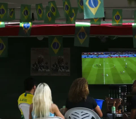 Imagem do post TV 3.0 vai mudar tudo: assistir jogo sem narrador e só com o som do estádio será possível