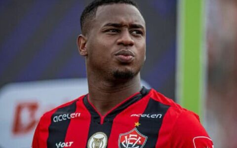 Imagem do post Alerta no Vitória: Lesão grave pode tirar Dudu do campo por até oito meses