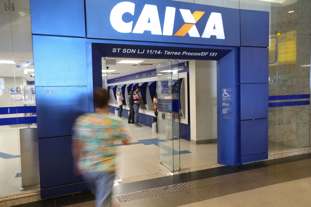 Quer estagiar na Caixa? Bolsa pode chegar a R$ 1,8 mil; inscrições estão abertas