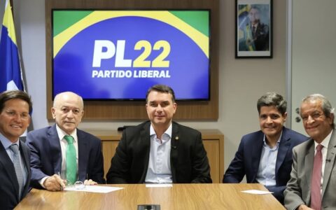 Imagem do post ACM Neto surge ao lado de Flávio Bolsonaro e pode selar aliança