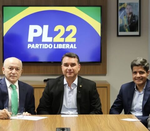 Imagem do post ACM Neto surge ao lado de Flávio Bolsonaro e pode selar aliança