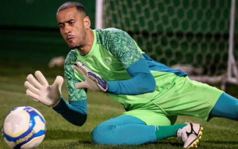 Imagem do post Substituto definido! Bahia reage rápido e acerta goleiro após lesão de Ronaldo