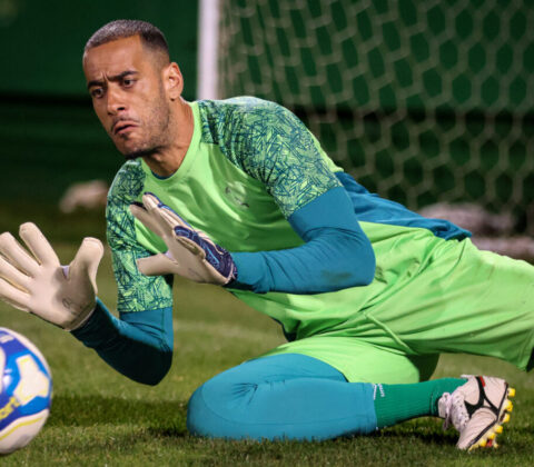 Imagem do post Substituto definido! Bahia reage rápido e acerta goleiro após lesão de Ronaldo
