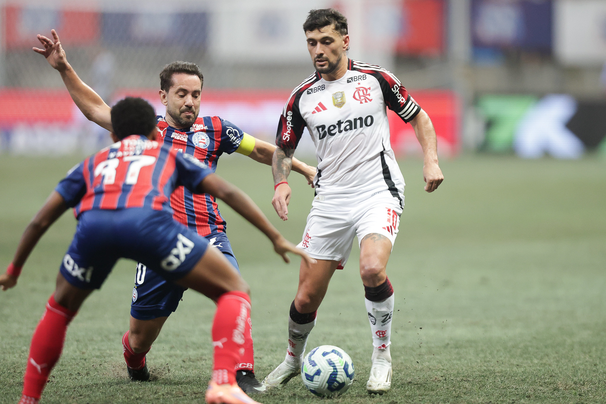 Sem celular e com concentração antecipada: técnico impõe novas regras no Flamengo