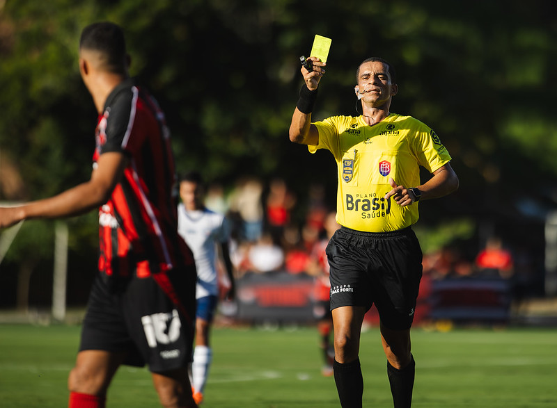 Árbitro de Copa do Mundo no Ba-Vi? FBF define arbitragem para final do Baianão