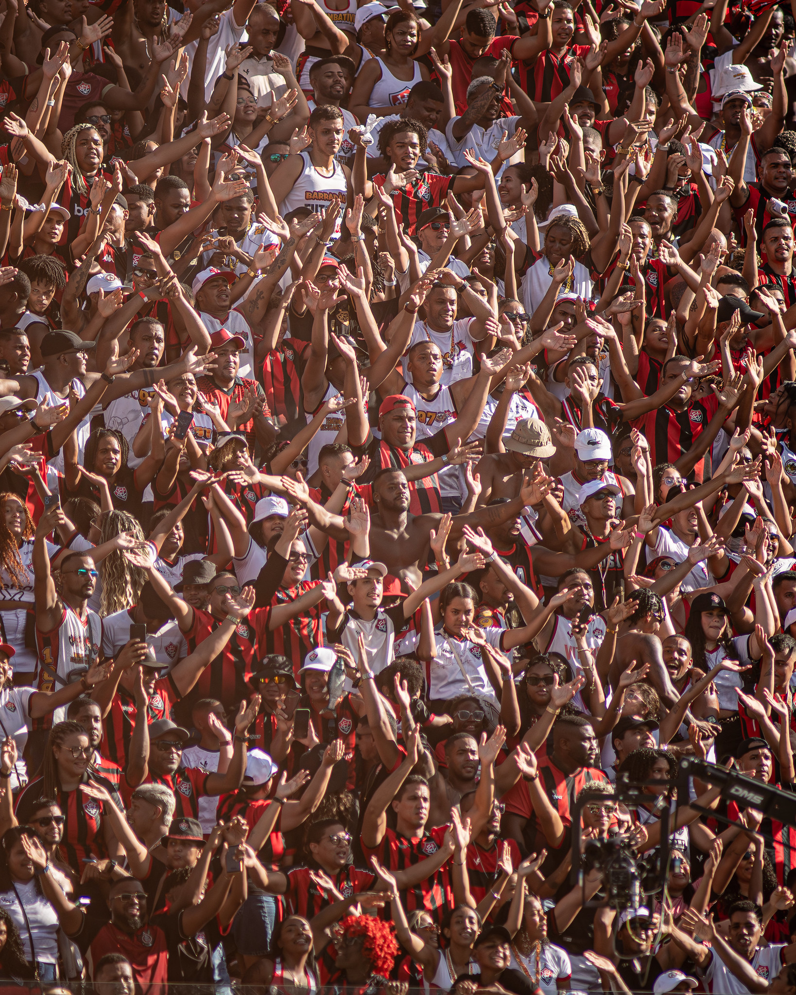 Torcedores do Vitória recorrem à Justiça para liberar presença rubro-negra no Ba-Vi da final