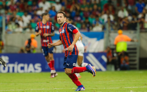 Imagem do post Alerta no Bahia: Éverton Ribeiro sente a coxa e pode ficar fora do Ba-Vi