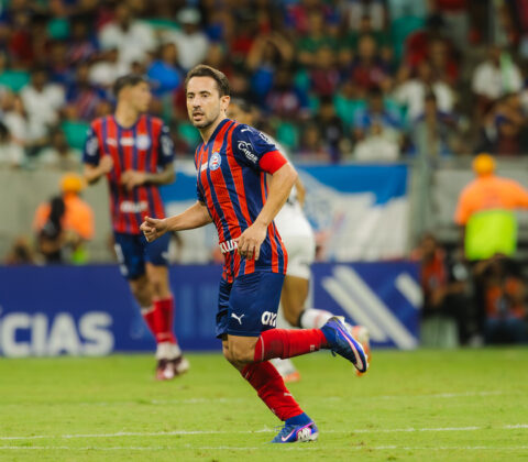 Imagem do post Alerta no Bahia: Éverton Ribeiro sente a coxa e pode ficar fora do Ba-Vi