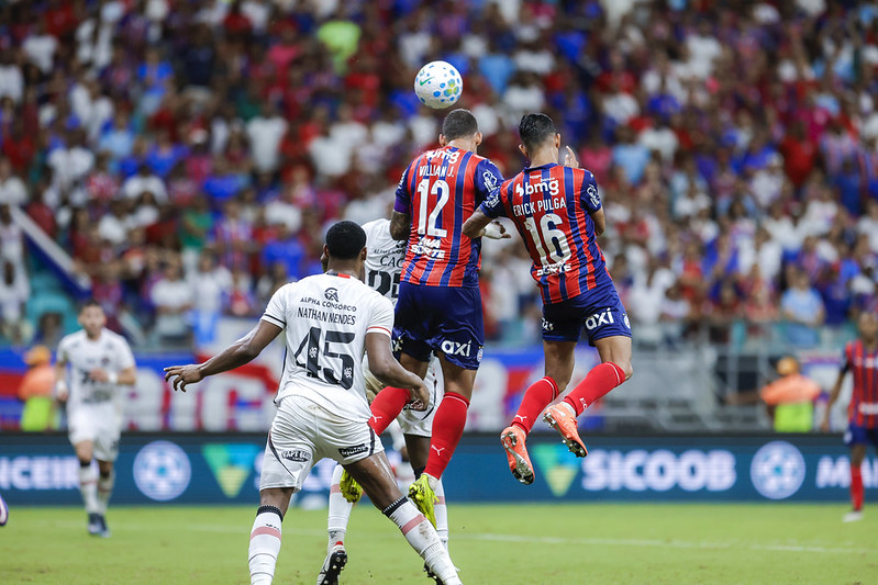 Ba-Vi repete roteiro: Bahia marca de cabeça e Vitória admite falha em lance treinado