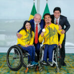 Lula recebe delegação paralímpica de inverno e celebra medalha inédita do Brasil em 2026