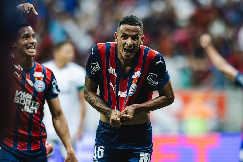 Fora da lista, mas à frente nos números: Juba supera laterais convocados por Ancelotti