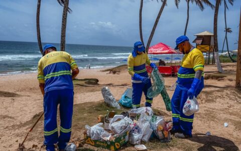 Imagem do post Limpeza das praias é ampliada em Vilas do Atlântico, Ipitanga e Buraquinho