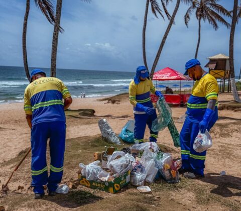 Imagem do post Limpeza das praias é ampliada em Vilas do Atlântico, Ipitanga e Buraquinho
