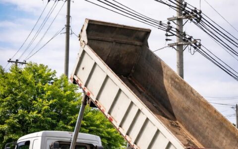 Imagem do post Coelba alerta motoristas de caminhão sobre risco de acidentes com rede elétrica