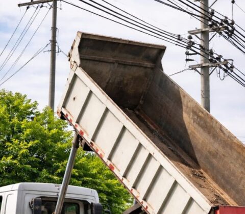Imagem do post Coelba alerta motoristas de caminhão sobre risco de acidentes com rede elétrica
