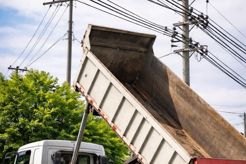Coelba alerta motoristas de caminhão sobre risco de acidentes com rede elétrica