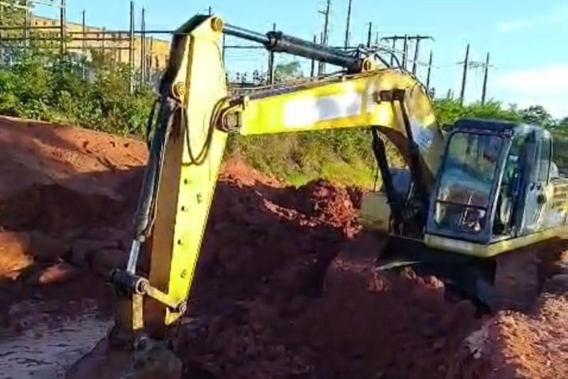 Abastecimento de água é suspenso em cidades da RMS após vazamento em adutora