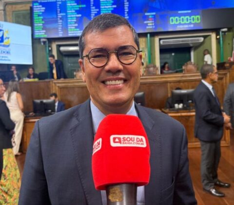 Imagem do post Tinoco critica edital do antigo Centro de Convenções e pede cautela na venda de remédios em supermercados