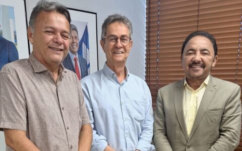 Imagem do post Deputado Roberto Carlos acompanha projetos para Uauá em agenda na Seinfra