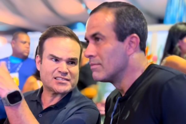 Cacá Leão anuncia data para deixar Secretaria de Governo para disputar vaga na Câmara Federal