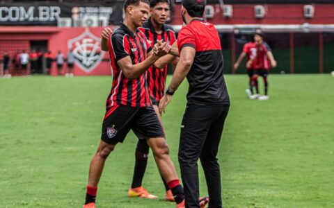 Imagem do post Treinador do Vitória anuncia saída e manda recado: “Princípios serão inegociáveis”
