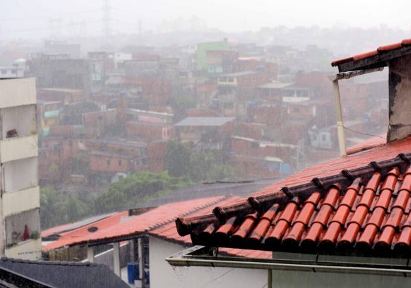 Chuvas fortes colocam Salvador em alerta; Defesa Civil muda nível e faz novo aviso