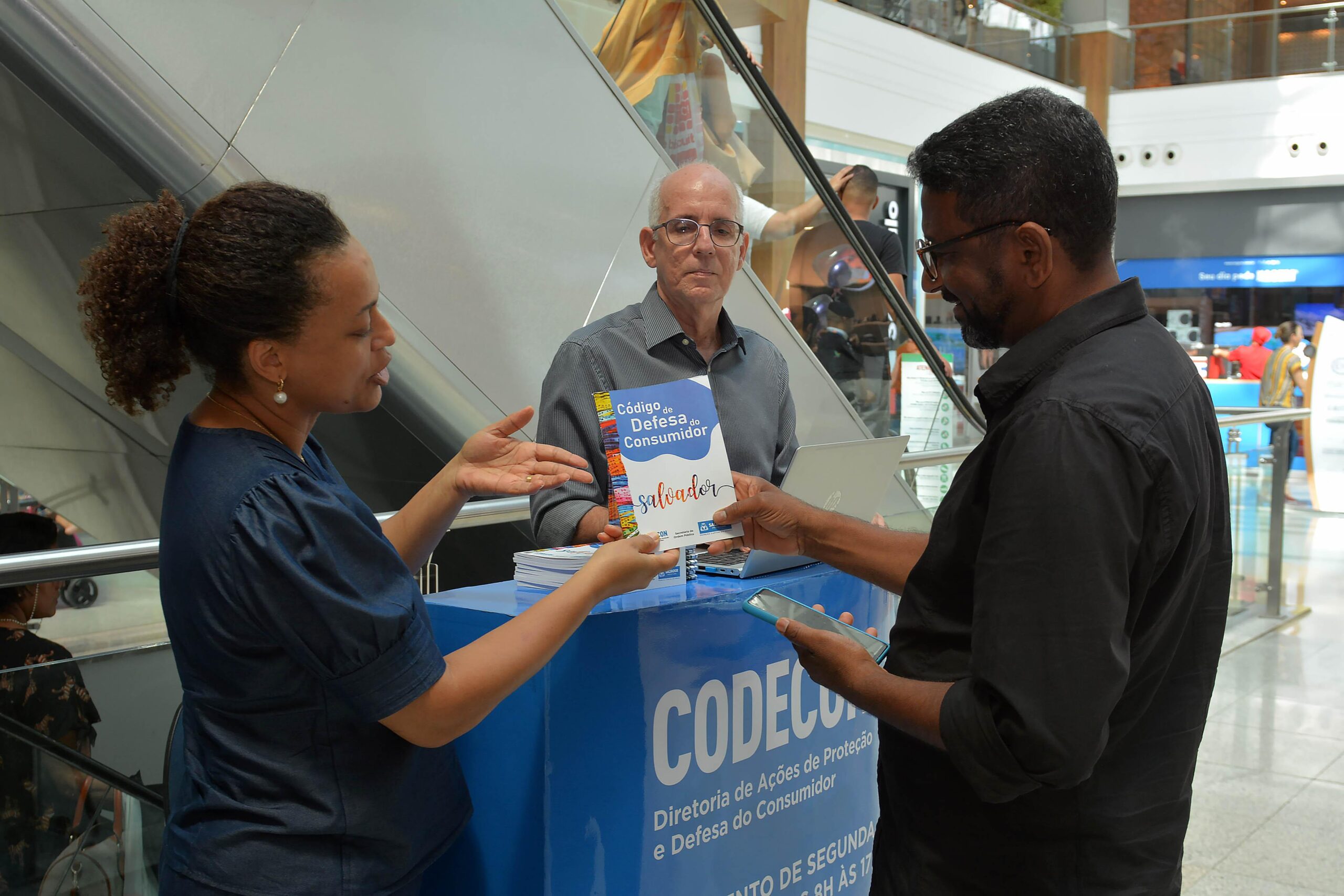 Mês do Consumidor: atendimento gratuito chega a shoppings e Estação da Lapa em Salvador