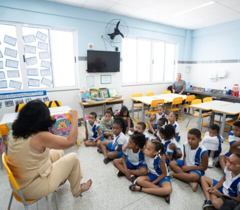 Imagem do post Prefeitura envia à Câmara projeto que reajusta piso dos professores e cria programa que prevê bolsa para alunos do EJA
