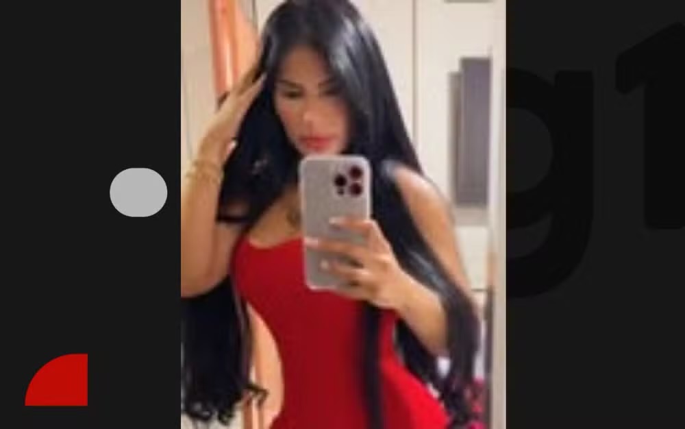 Mulher é assassinada a tiros dentro de carro