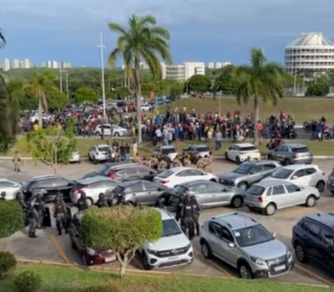 Imagem do post Sem acordo: motoristas de app e motoboys levam protesto para o Aeroporto de Salvador