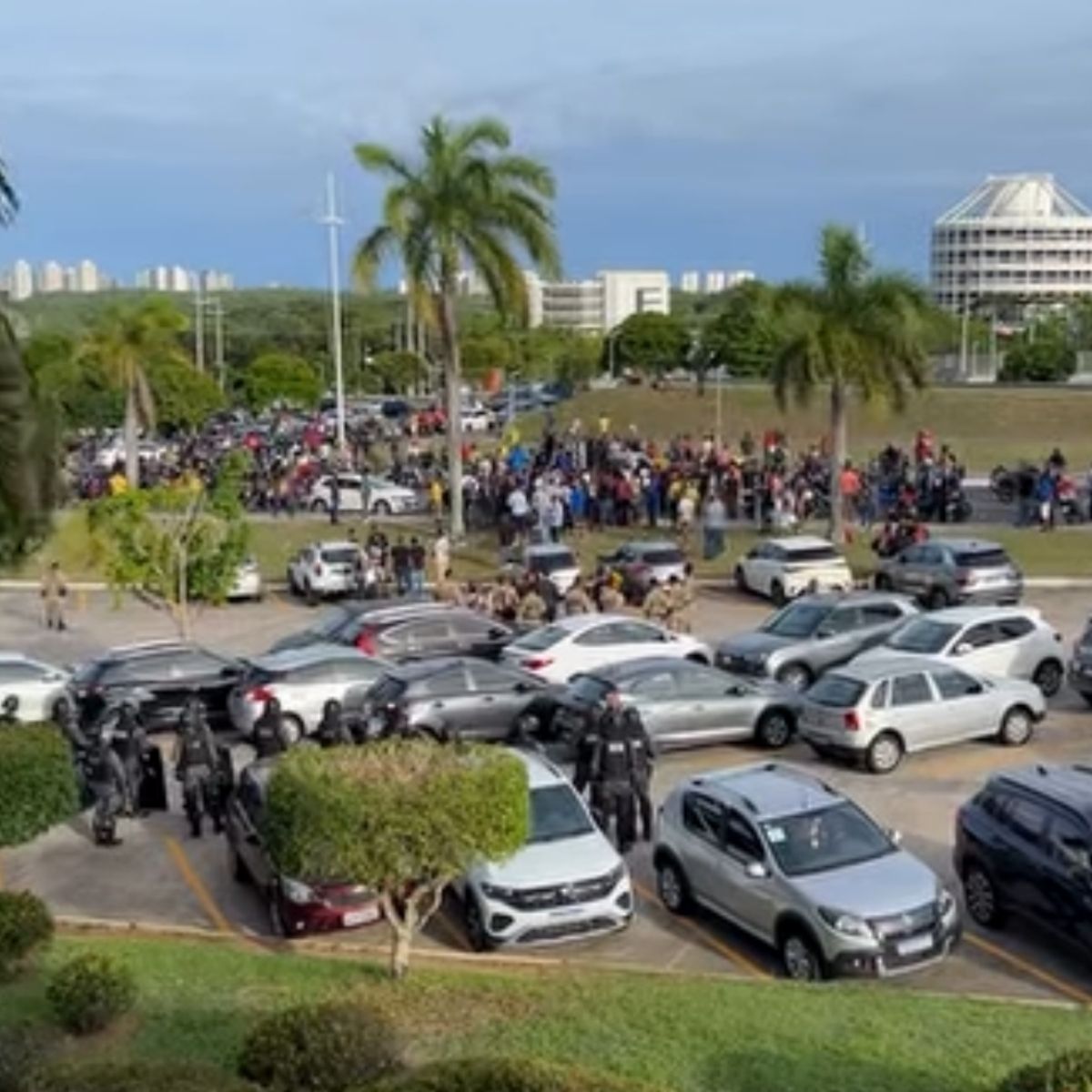 Sem acordo: motoristas de app e motoboys levam protesto para o Aeroporto de Salvador
