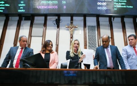 Imagem do post De cara nova e com SAC: como primeira mulher a presidir a ALBA mudou rotina do Legislativo