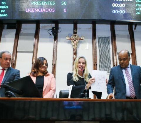 Imagem do post De cara nova e com SAC: como primeira mulher a presidir a ALBA mudou rotina do Legislativo