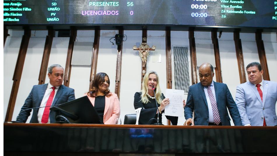 De cara nova e com SAC: como primeira mulher a presidir a ALBA mudou rotina do Legislativo