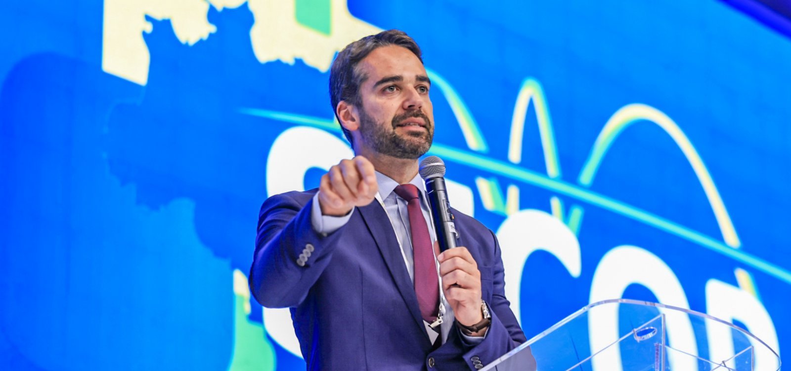 Eduardo Leite admite desistir de candidatura à Presidência 