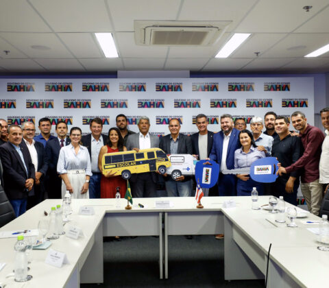 Imagem do post De ambulância a ônibus escolar: Jaborandi recebe pacote de investimentos na governadoria