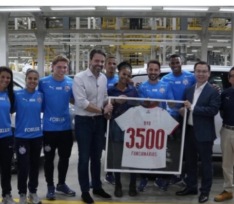 Imagem do post Fábrica da BYD em Camaçari atinge 3.500 funcionários e recebe atletas do Bahia