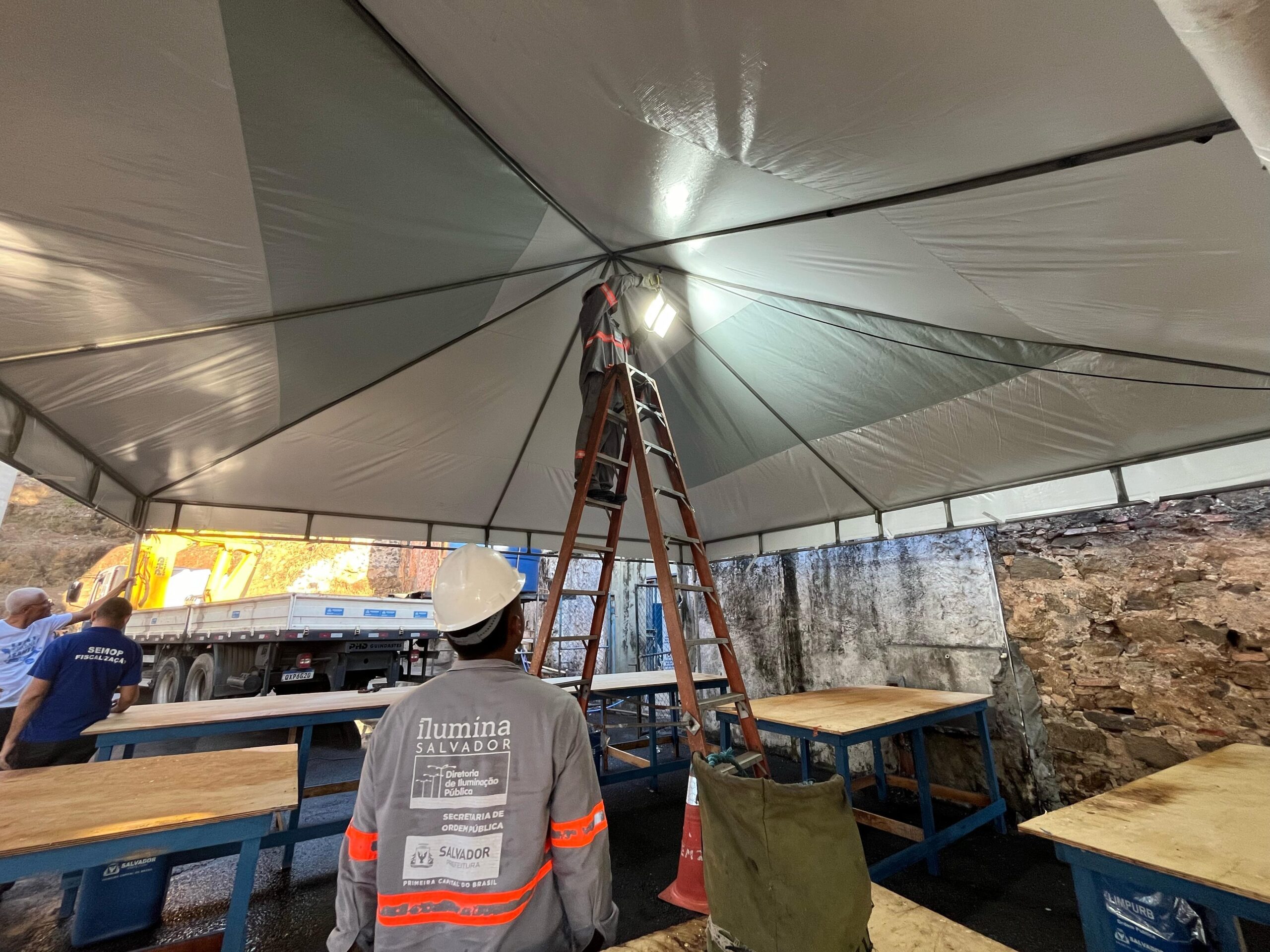 Semana Santa: Prefeitura reforça iluminação e limpeza em mercados de Salvador