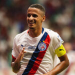 Bahia domina o Bragantino, vence com autoridade e cola no topo do Brasileirão