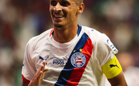 Imagem do post Bahia domina o Bragantino, vence com autoridade e cola no topo do Brasileirão