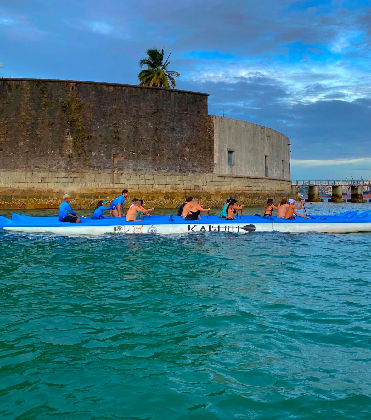 Canoagem havaiana vira febre nas orlas de Salvador