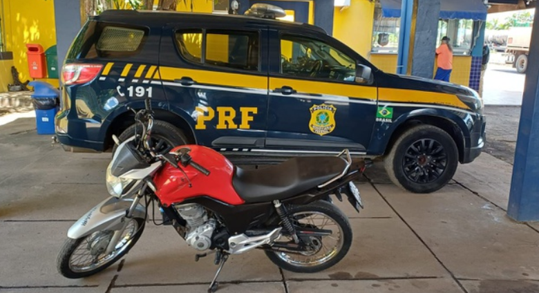 PRF faz descoberta inesperada em ônibus na BR-116 e caso vai parar na delegacia em Feira de Santana