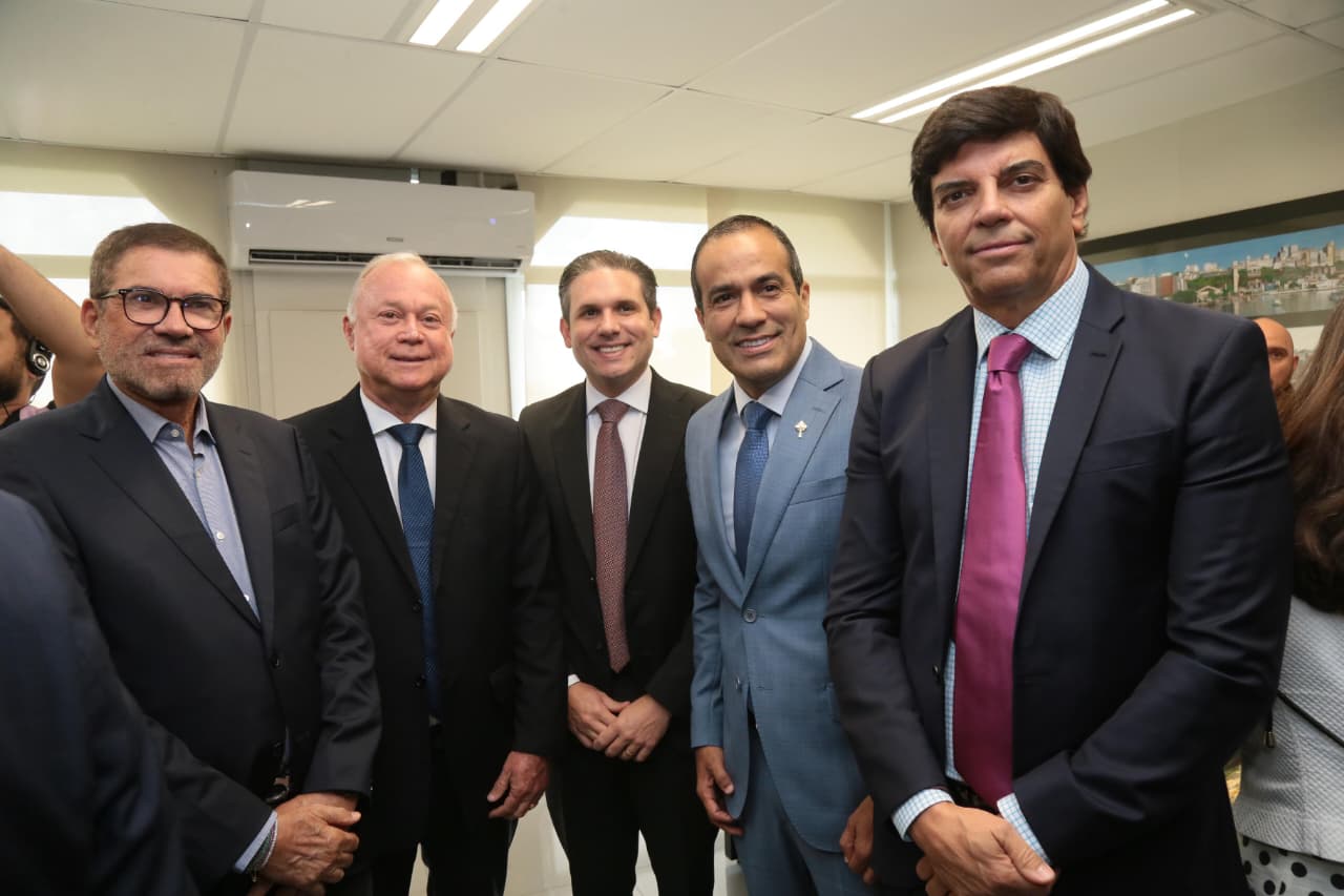 Bruno Reis participa de homenagem a Hugo Motta e César Borges no TCM