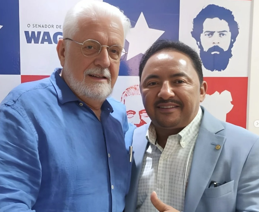 Deputado Roberto Carlos parabeniza Jaques Wagner pelo aniversário