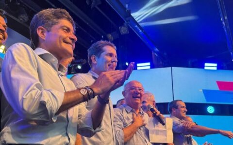 Imagem do post ACM Neto lança candidatura ao governo e faz afagos a Zé Ronaldo